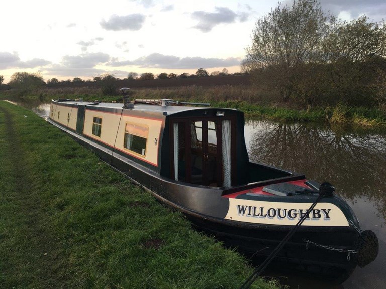 Shared narrow boat Willoughby