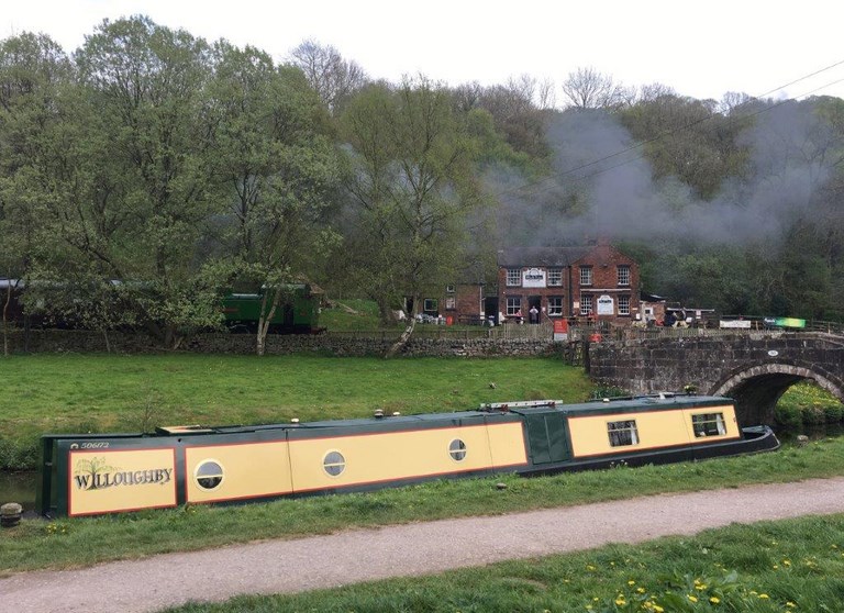 Shared narrow boat Scruffy Fox